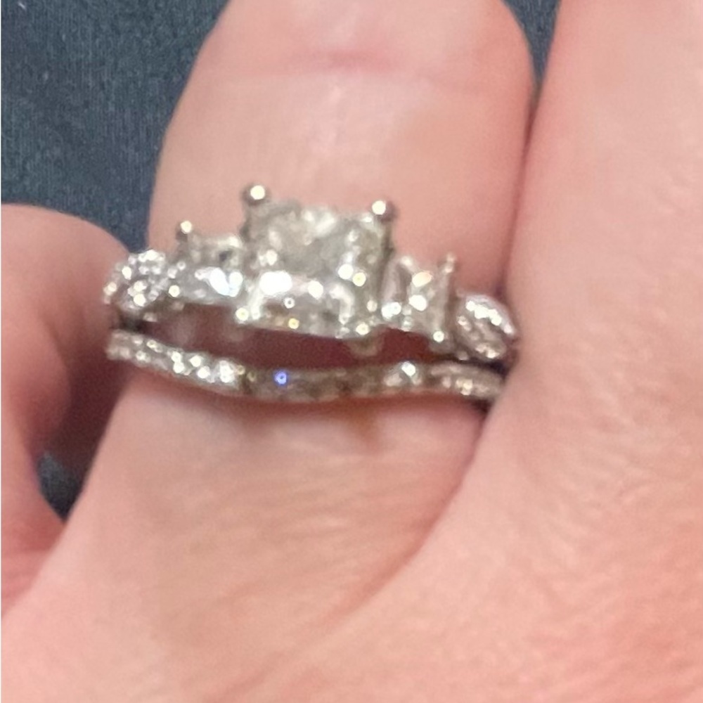 VERRAGIO Engagement Ring Princess cut 3 stone size 6.5. 6,500 for the ring.